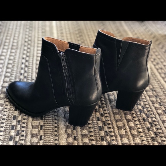 Sofft Shoes - SOFFT brand - Black ankle bootie